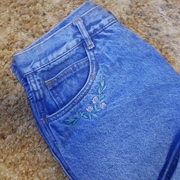 Vintage Light Blue Jeans with Flower Embroidery - Picture 2 of 9